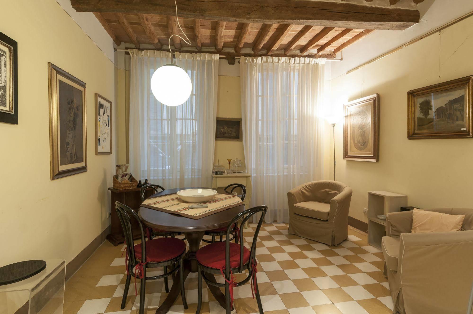 ルッカ A Palazzo Busdraghi Residenza D'Epoca Bed & Breakfast エクステリア 写真