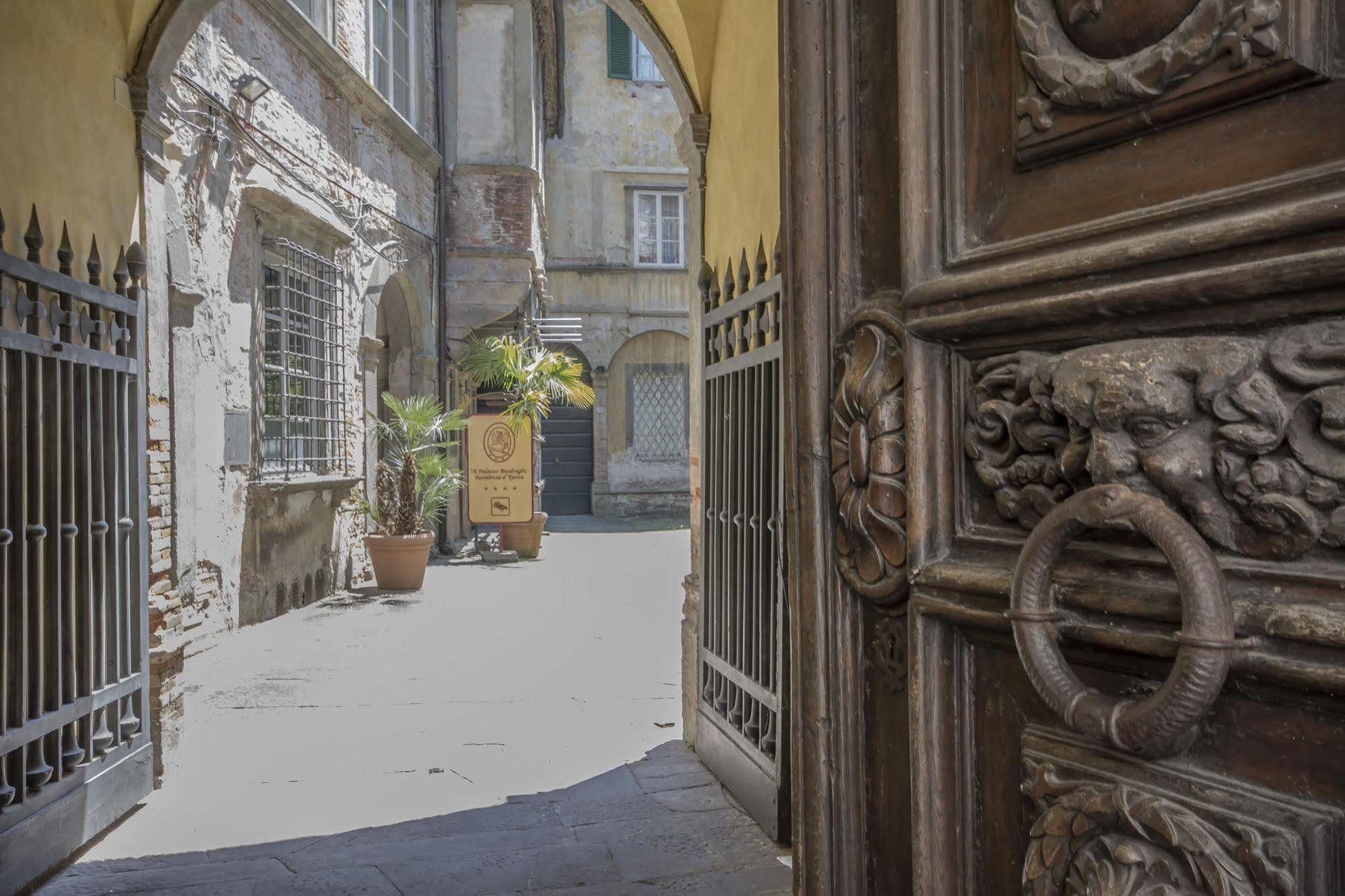 ルッカ A Palazzo Busdraghi Residenza D'Epoca Bed & Breakfast エクステリア 写真